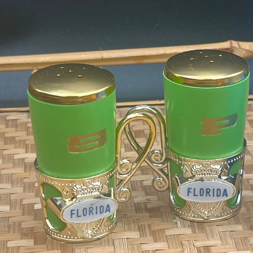 Florida Souvenir Green MCM Salt and Pepper Set, Wood w Metal‎ Holders Japan